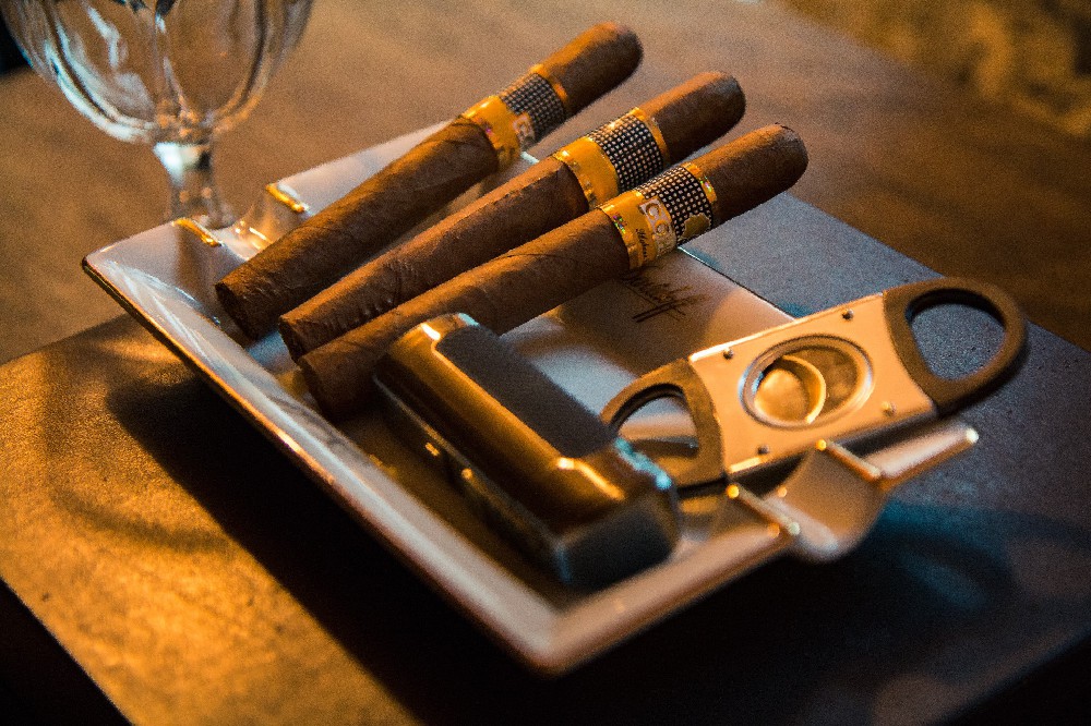 Torch Lighters' Functions in Lighting a Cigar